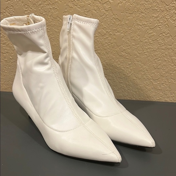 Free People Marilyn White Kitten Y2K Stretch Ankle Bootie Pointed Toe Retro 8.5 - Picture 2 of 16